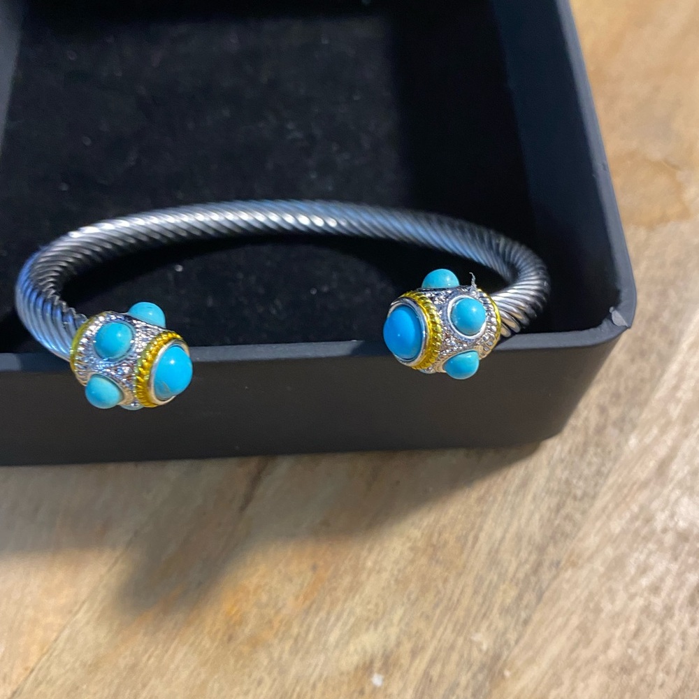 Elegant Silver and Turquoise Bracelet